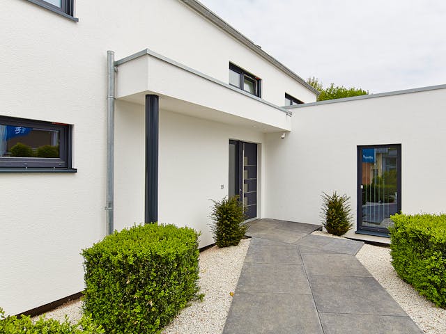 Fertighaus Musterhaus Bad Vilbel von OKAL Haus Schlüsselfertig ab 463900€, Pultdachhaus Außenansicht 4