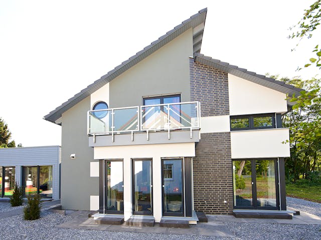 Fertighaus Musterhaus Kaarst von OKAL Haus Schlüsselfertig ab 521900€, Pultdachhaus Außenansicht 2