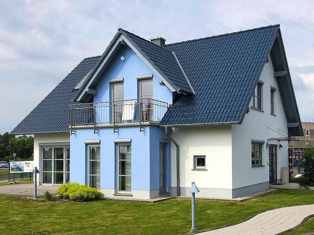 Fertighaus Musterhaus Simmern von OKAL Haus Schlüsselfertig ab 322900€, Satteldach-Klassiker Außenansicht 2