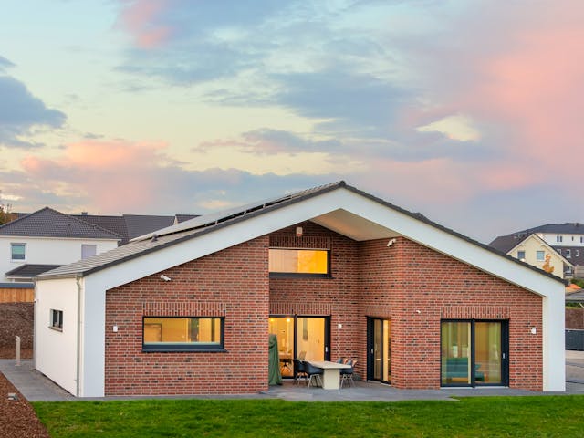 Fertighaus Musterhaus Stelle von OKAL Haus Schlüsselfertig ab 429900€, Bungalow Außenansicht 2