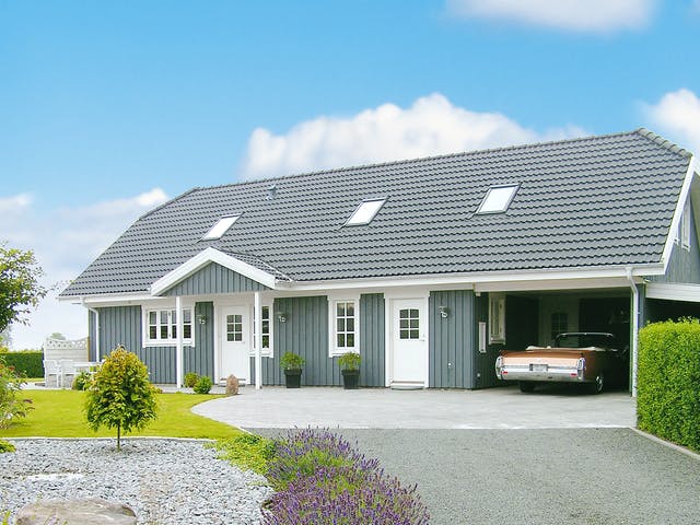 Fertighaus Oslo - Holzhaus im skandinavischen Stil von Danhaus Deutschland, Satteldach-Klassiker Außenansicht 1