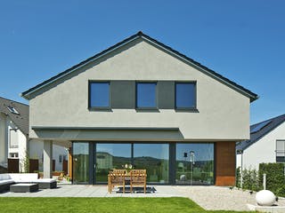 Massivhaus Ohlig von Plan-Concept Massivhaus, Satteldach-Klassiker Außenansicht 1