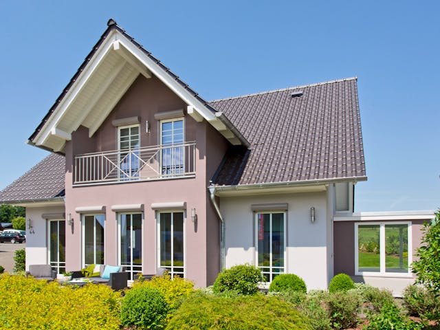 Fertighaus Neunkhausen von Fingerhut Haus Schlüsselfertig ab 445985€, Satteldach-Klassiker Außenansicht 6
