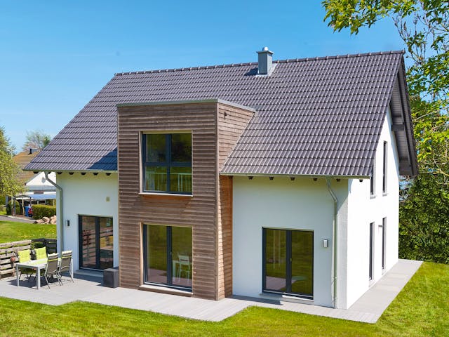 Fertighaus Locca von Fingerhut Haus Schlüsselfertig ab 476741€, Satteldach-Klassiker Außenansicht 1