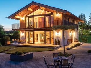 Fertighaus Liesl von Regnauer Hausbau Schlüsselfertig ab 609345€, Satteldach-Klassiker Außenansicht 2