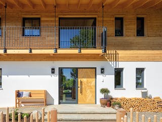 Fertighaus Liesl von Regnauer Hausbau Schlüsselfertig ab 609345€, Satteldach-Klassiker Außenansicht 4