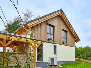 Blockhaus Schwalbenflug von Rems-Murr-Holzhaus Ausbauhaus ab 301811€, Satteldach-Klassiker Außenansicht 3