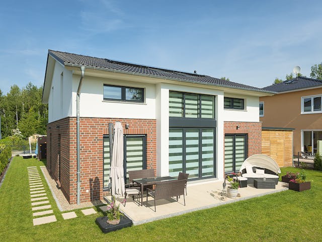 Massivhaus Haus Hamburg von ROTH-MASSIVHAUS Schlüsselfertig ab 375600€, Satteldach-Klassiker Außenansicht 1