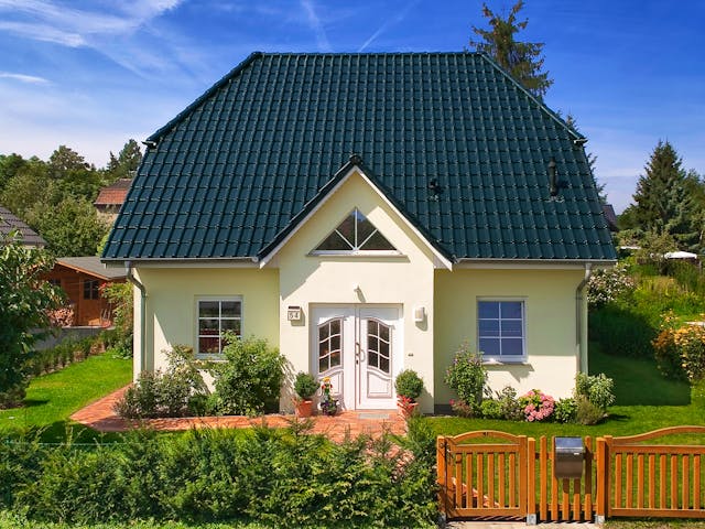 Massivhaus Landhaus 142 von ROTH MASSIVHAUS Schlüsselfertig ab 277900€, Satteldach-Klassiker Außenansicht 1 Massivhaus Landhaus 142 von ROTH MASSIVHAUS Schlüsselfertig ab 277900€, Satteldach-Klassiker Außenansicht 1