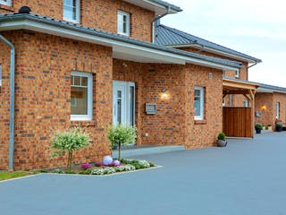 Massivhaus Stadtvilla Lugana von ROTH MASSIVHAUS Schlüsselfertig ab 341500€, Stadtvilla Außenansicht 4