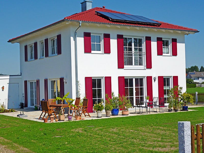 Dienstleister Rothdach Massive Stadtvilla von Rothdach