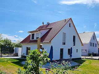 Massivhaus Silva von R+S Immobilien Schlüsselfertig ab 426000€, Satteldach-Klassiker Außenansicht 2