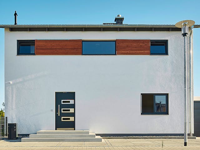 Fertighaus Satteldach Landhaus 151 von LUXHAUS, Satteldach-Klassiker Außenansicht 3