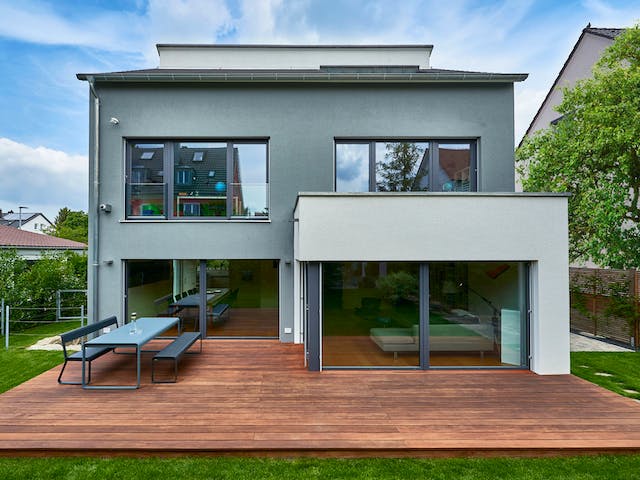 Fertighaus Haus Schulz von Fertighaus WEISS Schlüsselfertig ab 663680€, Pultdachhaus Außenansicht 1