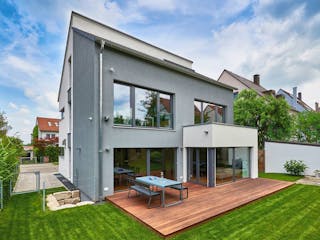 Fertighaus Haus Schulz von Fertighaus WEISS Schlüsselfertig ab 705412€, Pultdachhaus Außenansicht 2