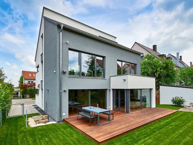 Fertighaus Haus Schulz von Fertighaus WEISS Schlüsselfertig ab 663680€, Pultdachhaus Außenansicht 2