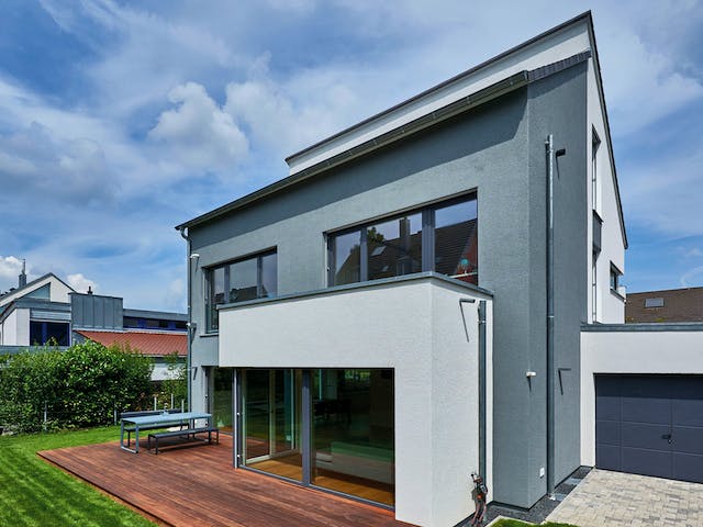 Fertighaus Haus Schulz von Fertighaus WEISS Schlüsselfertig ab 663680€, Pultdachhaus Außenansicht 3