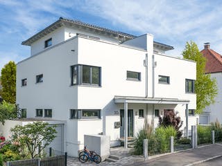 Fertighaus D 30-166.2 - Walmdach Doppelhaus von SchwörerHaus Schlüsselfertig ab 534901€, Stadtvilla Außenansicht 1