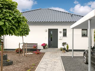 Fertighaus E 10-097.2 - Kompakter Bungalow von SchwörerHaus - Österreich Schlüsselfertig ab 306460€, Bungalow Außenansicht 4
