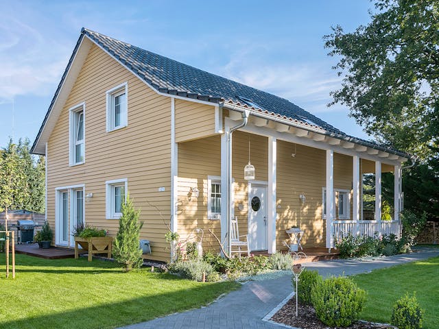 Fertighaus E 15-144.4 - Schwedenhaus von SchwörerHaus Schlüsselfertig ab 375244€, Satteldach-Klassiker Außenansicht 1