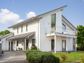 Fertighaus E 15-146.3 - Young Family Home 1 von SchwörerHaus Schlüsselfertig ab 474050€, Pultdachhaus Außenansicht 1