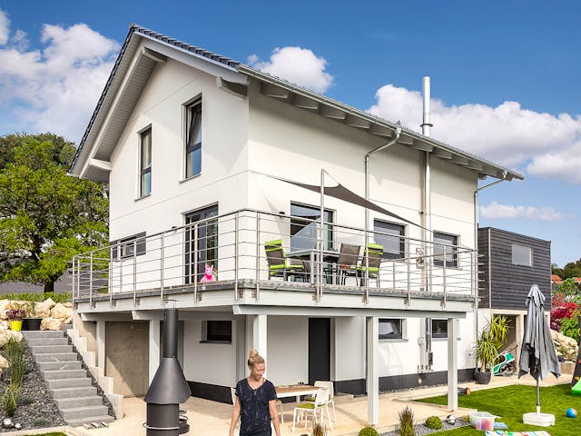 Fertighaus E 15-121.7 - Kundenhaus Bagatur von SchwörerHaus Schlüsselfertig ab 359910€, Satteldach-Klassiker Außenansicht 1