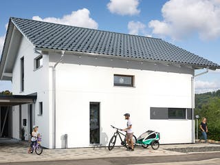 Fertighaus E 15-121.7 - Kundenhaus mit Eigenleistungen von SchwörerHaus - Österreich, Außenansicht 3