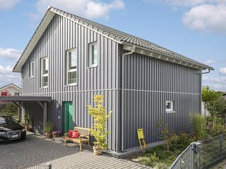 Fertighaus E15-150.5 - Im Bergischen Stil von SchwörerHaus Schlüsselfertig ab 381850€, Satteldach-Klassiker Außenansicht 1