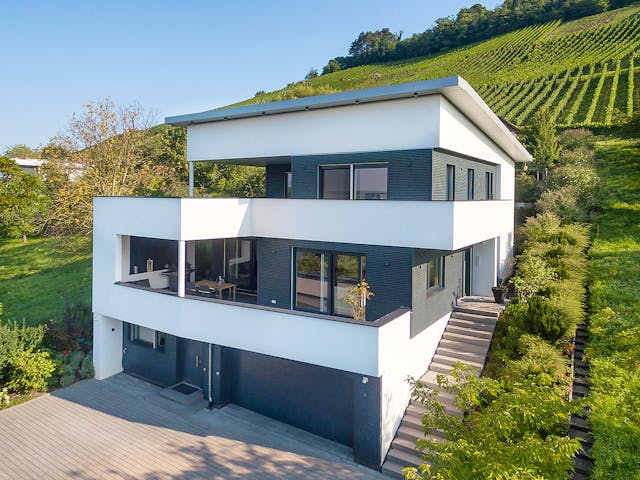 Fertighaus E 20-222.1 - Villa in Hanglage von SchwörerHaus - Österreich Schlüsselfertig ab 925430€, Cubushaus Außenansicht 1