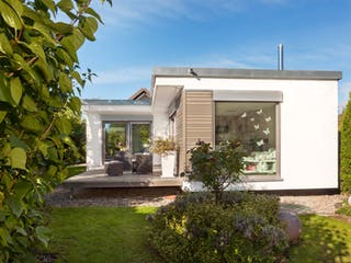 Fertighaus F 10-049.9.1 - FlyingSpace als Winkelbungalow von SchwörerHaus Schlüsselfertig ab 236170€, Bungalow Außenansicht 2