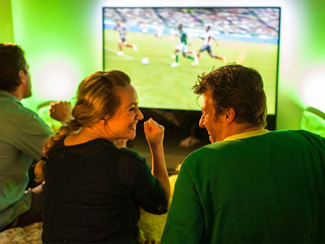 smart-home_TV_Beleuchtung_gruen_Philips
