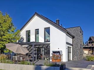Massivhaus Haus Ginsterweg von Splietker Bau, Satteldach-Klassiker Außenansicht 4