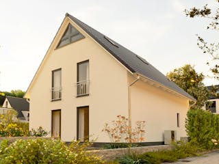 Massivhaus Lichthaus 152 von Town & Country Haus Deutschland Schlüsselfertig ab 272990€, Satteldach-Klassiker Außenansicht 3