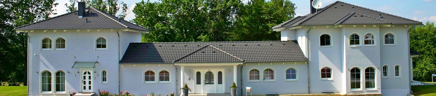 Dienstleister Ü-Haus Hausanbieter Ü-Haus