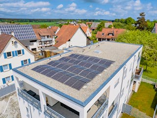 Fertighaus Mehrfamilienhaus mit 6 Wohnungen in Holzfertigbauweise von WeberHaus - Mehrfamilienhäuser, Außenansicht 4