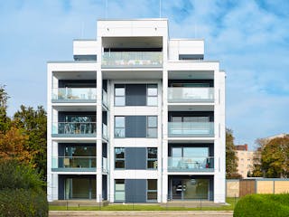 Fertighaus Mehrfamilienhaus mit Wohnqualität auf hohem Niveau von WeberHaus - Mehrfamilienhäuser, Cubushaus Außenansicht 2