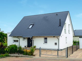 Fertighaus Kundenhaus Herse Balance 300 von WeberHaus Schlüsselfertig ab 372390€, Satteldach-Klassiker Außenansicht 2