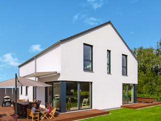 Fertighaus Kundenhaus Brunner von WeberHaus Schlüsselfertig ab 425000€, Satteldach-Klassiker Außenansicht 1