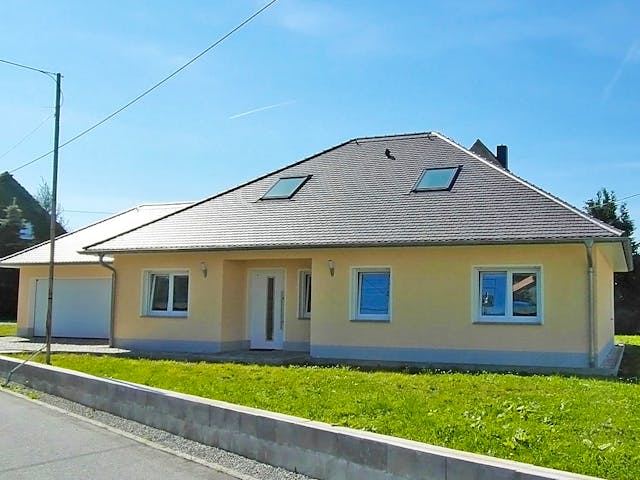 Massivhaus Bunganlow 353 von WEIOTT-Massiv-Haus, Bungalow Außenansicht 1