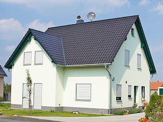 Massivhaus Einfamilienhaus 325 von WEIOTT-Massiv-Haus, Satteldach-Klassiker Außenansicht 1