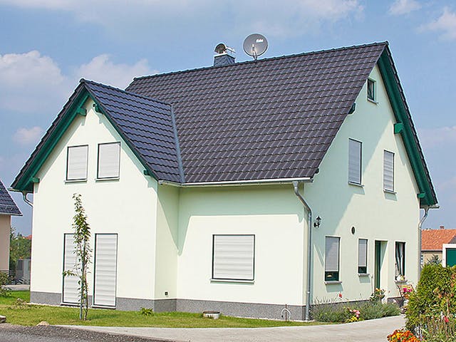 Massivhaus Einfamilienhaus 325 von WEIOTT-Massiv-Haus, Satteldach-Klassiker Außenansicht 1 Massivhaus Einfamilienhaus 325 von WEIOTT-Massiv-Haus, Satteldach-Klassiker Außenansicht 1