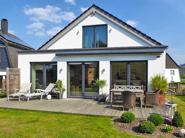 Fertighaus Haus Kersting von Wiese und Heckmann, Satteldach-Klassiker Außenansicht 1