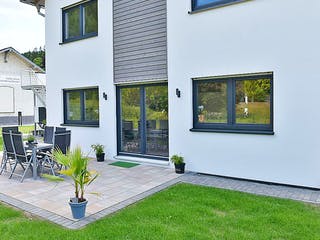 Fertighaus Haus Nübold-Bracht von Wiese und Heckmann, Satteldach-Klassiker Außenansicht 5
