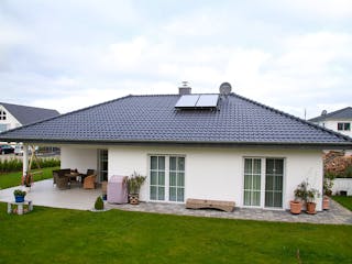 Fertighaus Bungalow Klassisch von Zimmerer-Profibau Schlüsselfertig ab 350000€, Bungalow Außenansicht 4