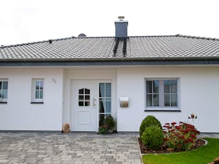 Fertighaus Bungalow Klassisch von Zimmerer-Profibau Schlüsselfertig ab 350000€, Bungalow Außenansicht 5
