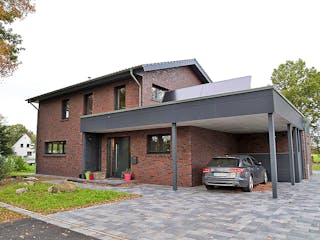Fertighaus Massivholzhaus Stadthaus Modern von Zimmerer-Profibau Schlüsselfertig ab 1000000€, Außenansicht 3