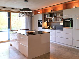 Fertighaus Massivholzhaus Stadthaus Modern von Zimmerer-Profibau Schlüsselfertig ab 1000000€, Innenansicht 5