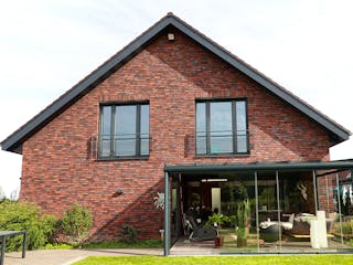 Fertighaus Thoma Stadthaus Modern von Zimmerer-Profibau Schlüsselfertig ab 650000€, Satteldach-Klassiker Außenansicht 2